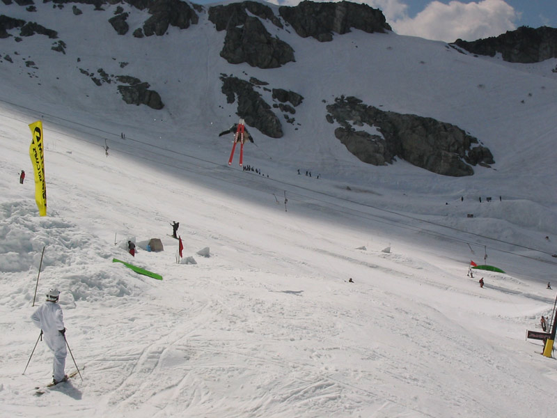 somebody throwing down on sms' table