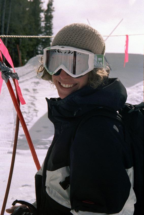 Sooo hot, want to touch the heiny.