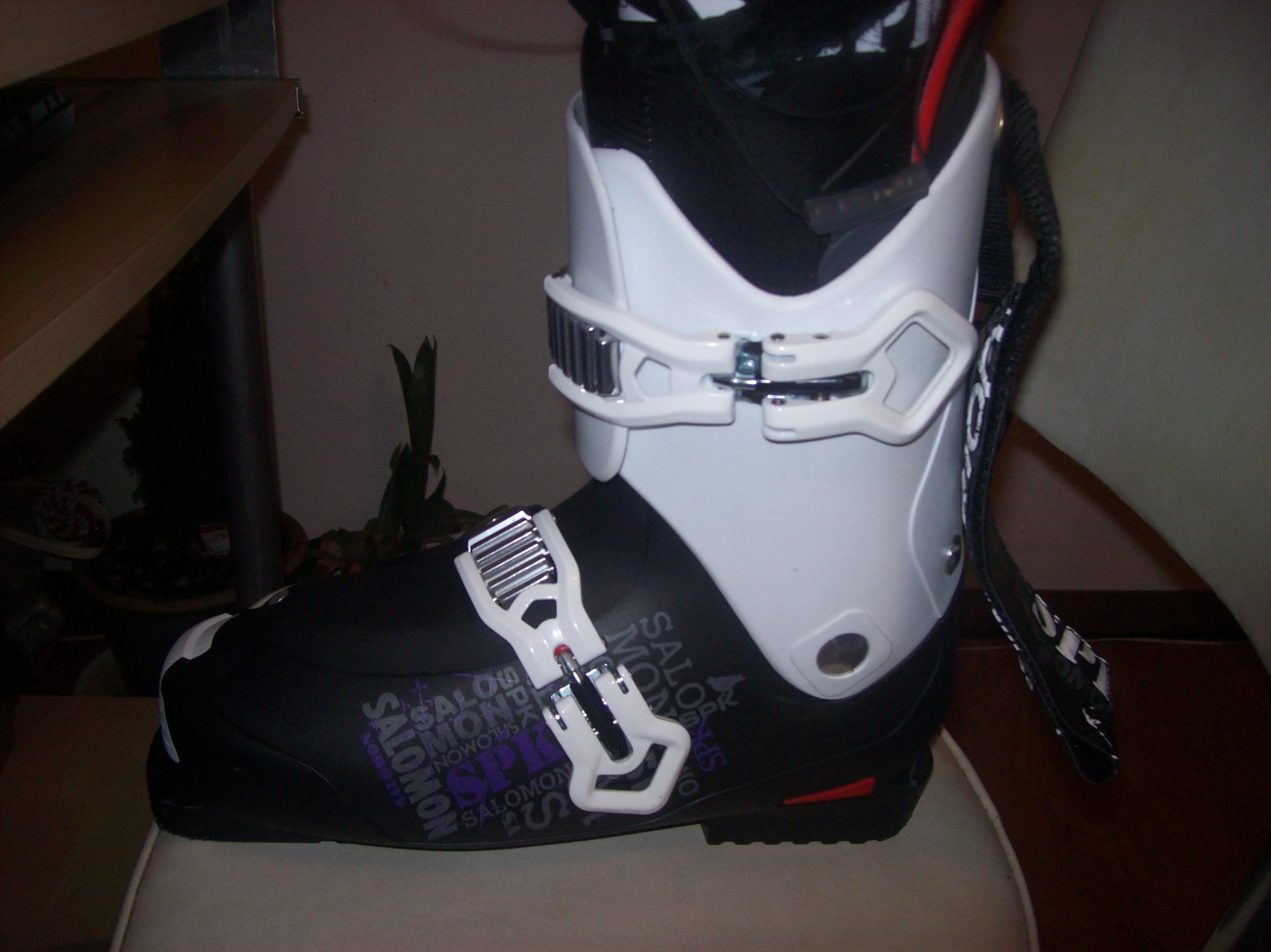 Spk left ski boot