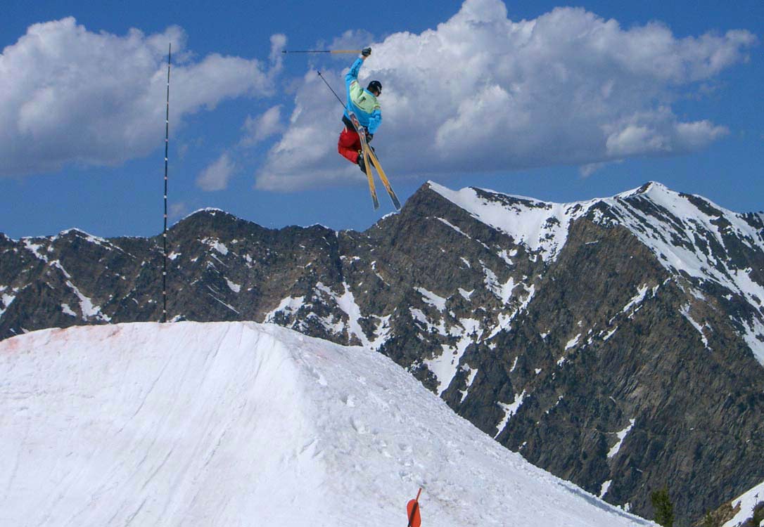 Spring skiing hip