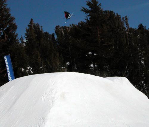 Steele shootin the hip end to end