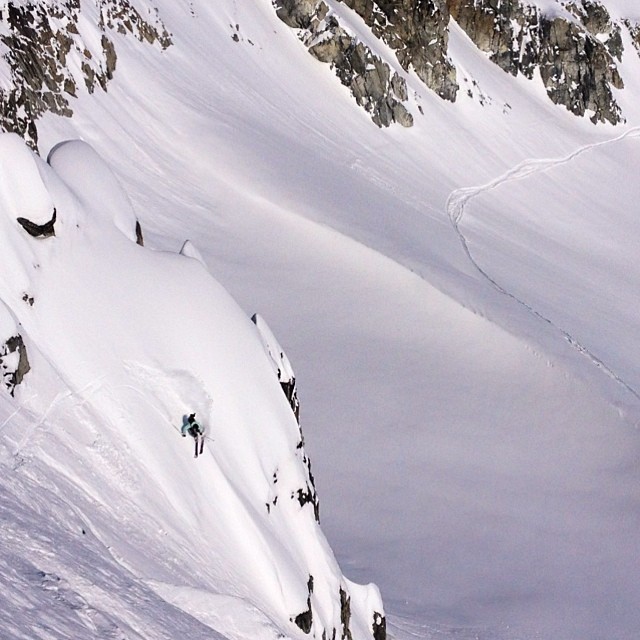 steep pow turn