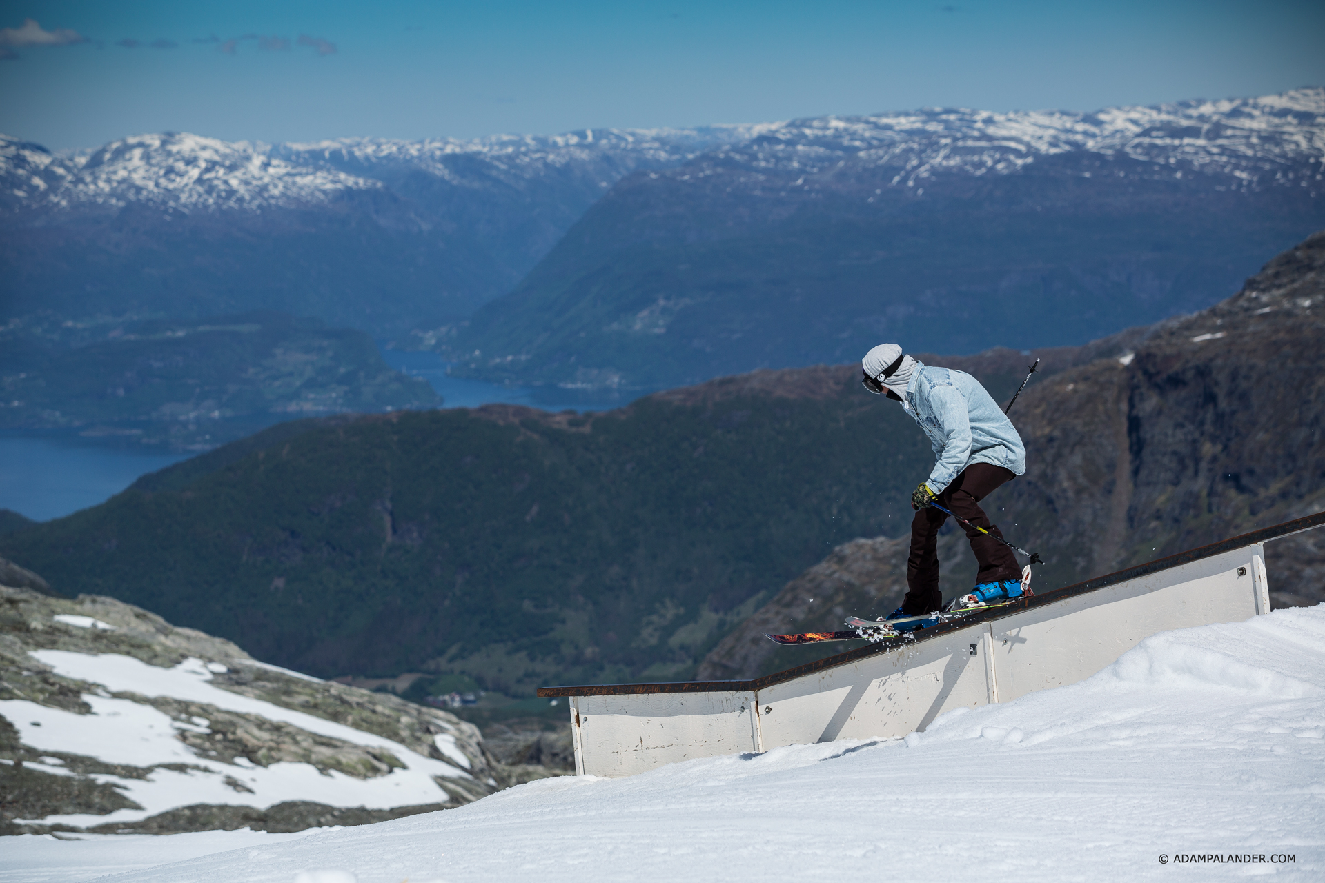 Steezin' the downflat rail!
