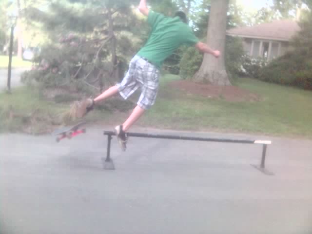 stupid fall on my skate rail (this is skateboarding not skiing)