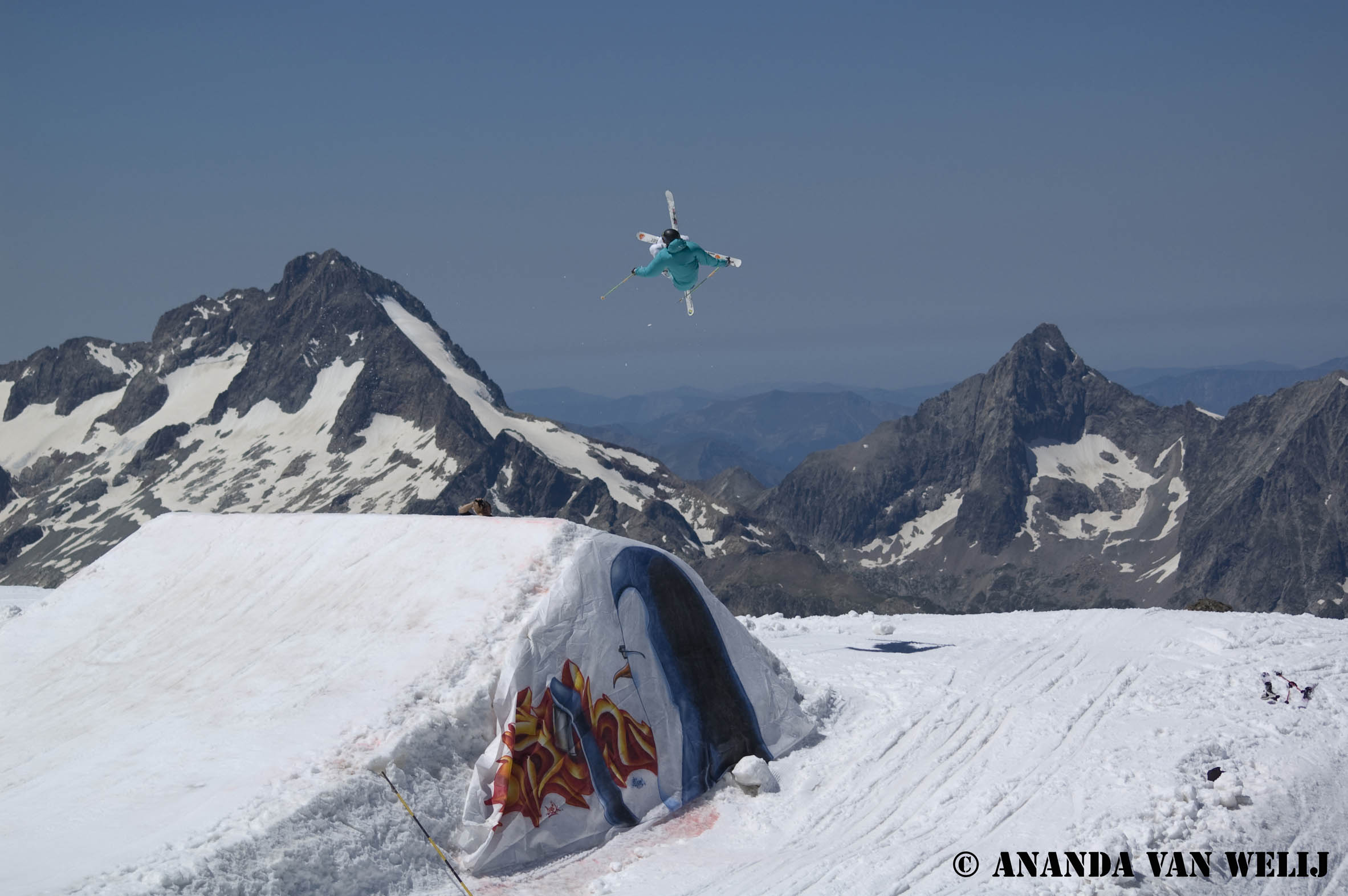 Summer skiing, sw 5blunt tail