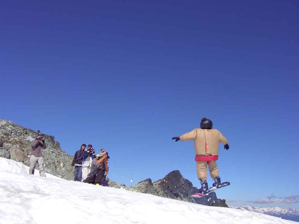 Sumo-Snowboarder - Funny even though not a skier