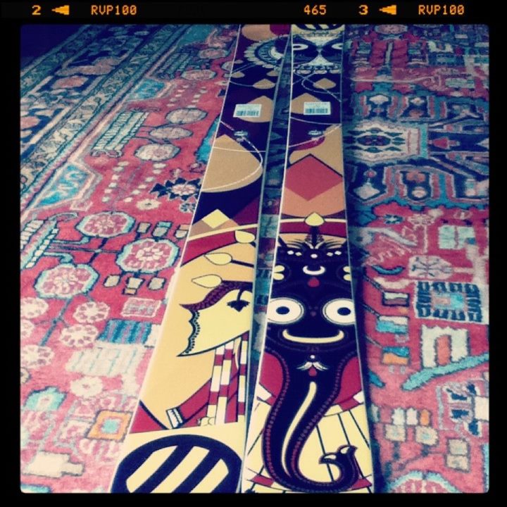 Surface double time skis