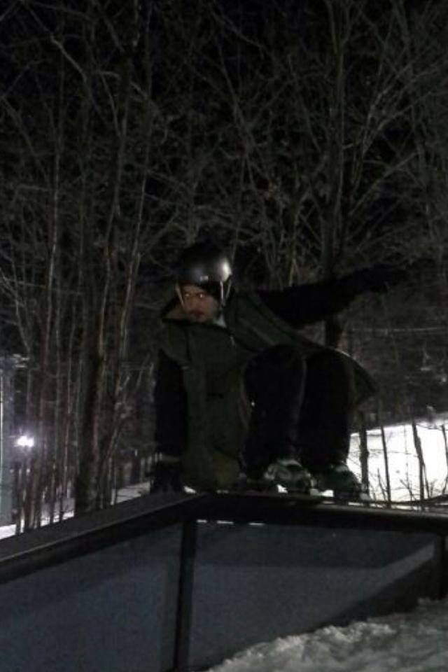 Tail press, tail grab