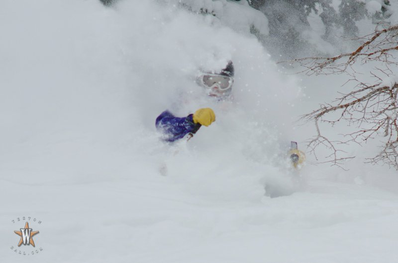 Tansnowman gettin' barreled...