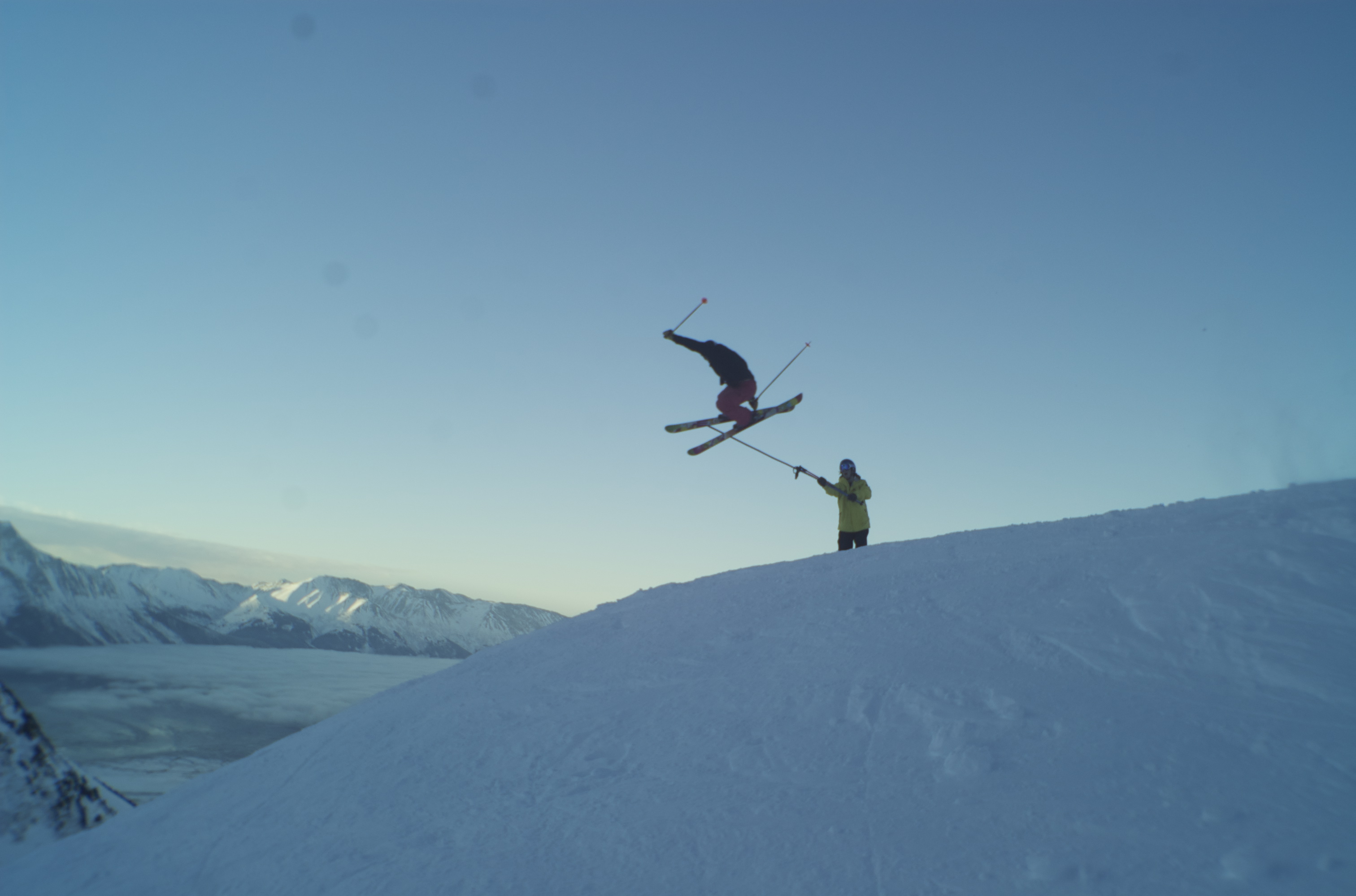 Team tap on natural hip