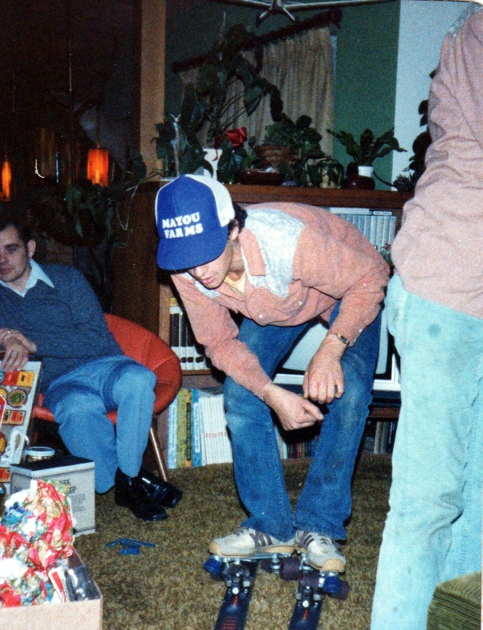 Tennis shoe skates & New Hexcel Sundance II skis!