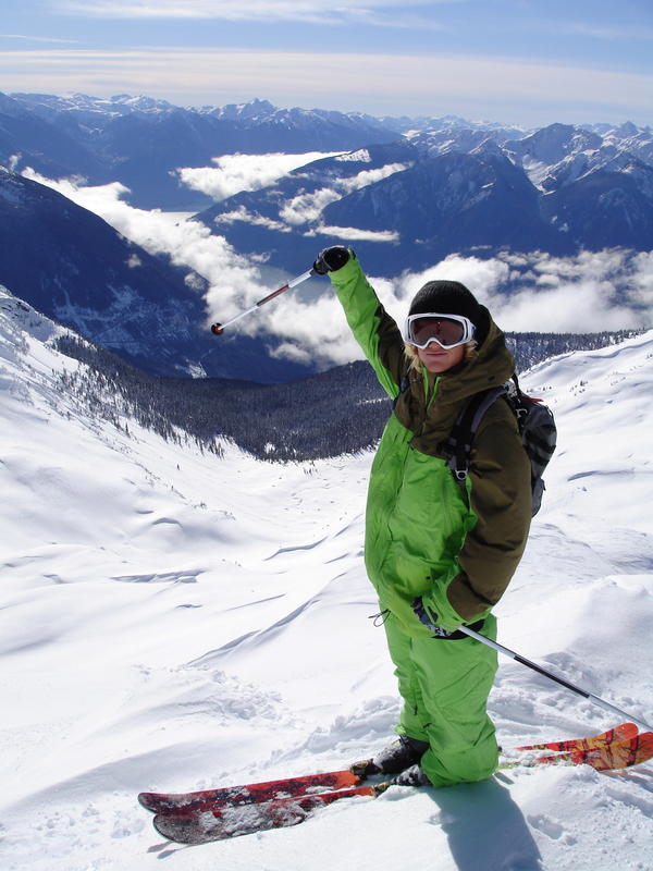 THALL THROWING IT UPP