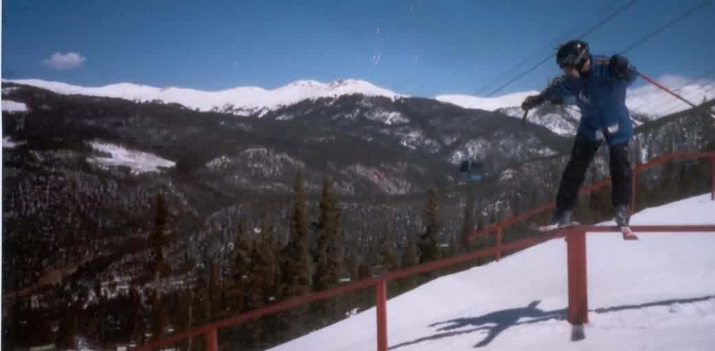 the rail is longer than it looks but i had to cut some stuff off to get the file size under 30  =/