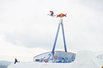 This is Henke Windstedt throwing out this massive hit in the RBBA 2003 Hip... Whit this he also won