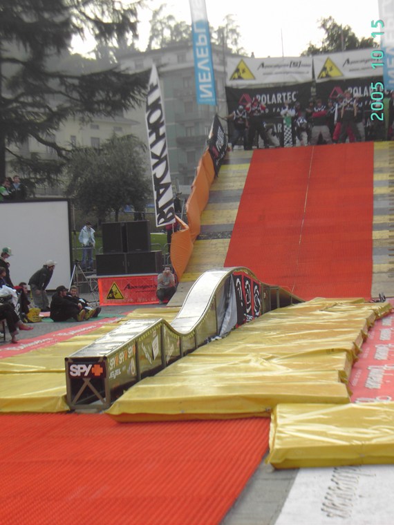 this is the hole box of the picture "nice bail"