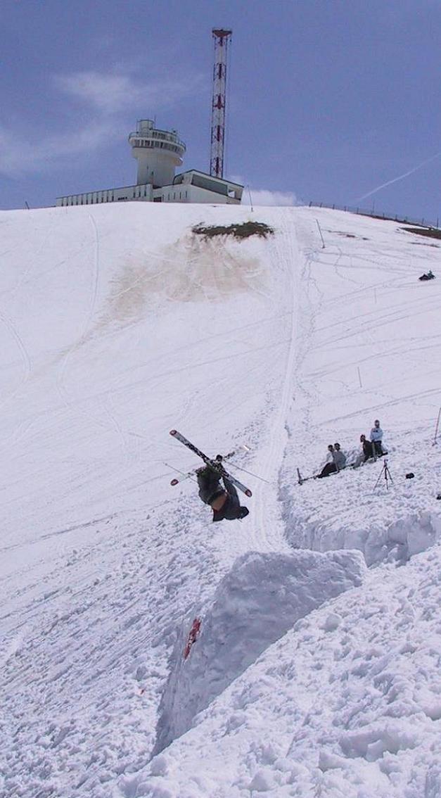 Toni doing a biz'art thing, power!