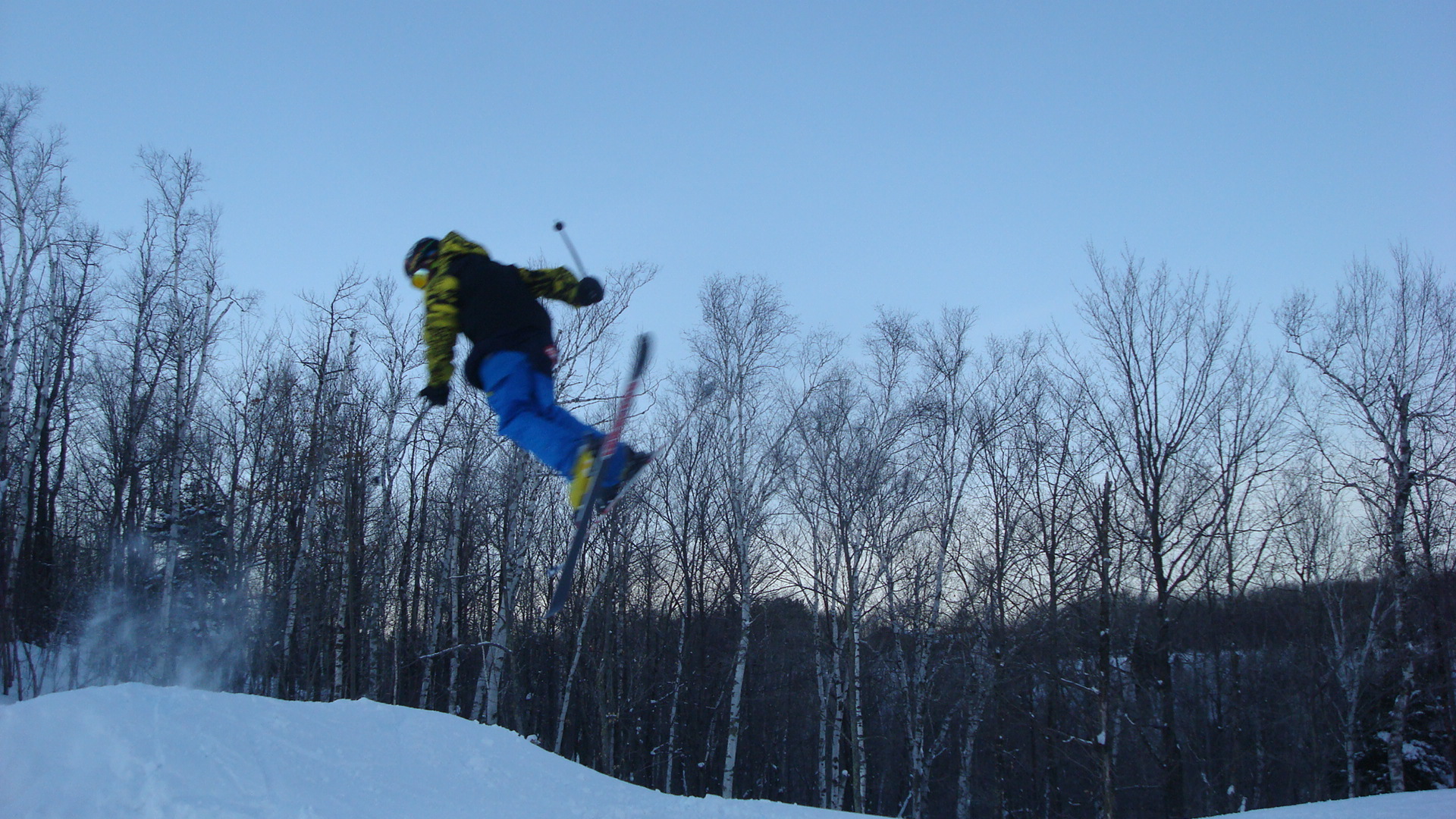 Tyler goin for 3 tailgrab