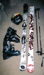 u cant really see my goggles but they r dragons with clear blue frame with mirrow lens