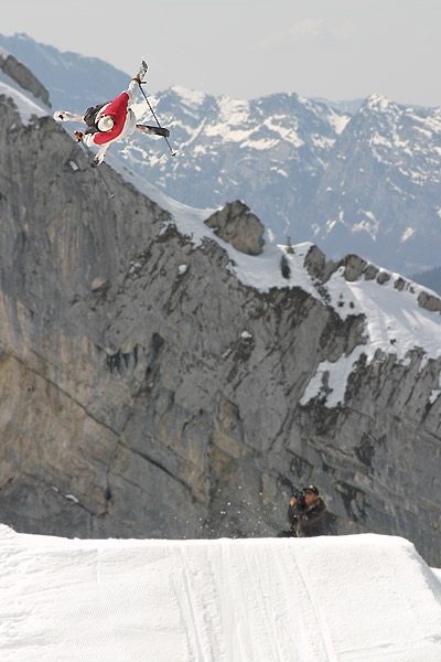 Unknow - Tail Grab over hobbit ...