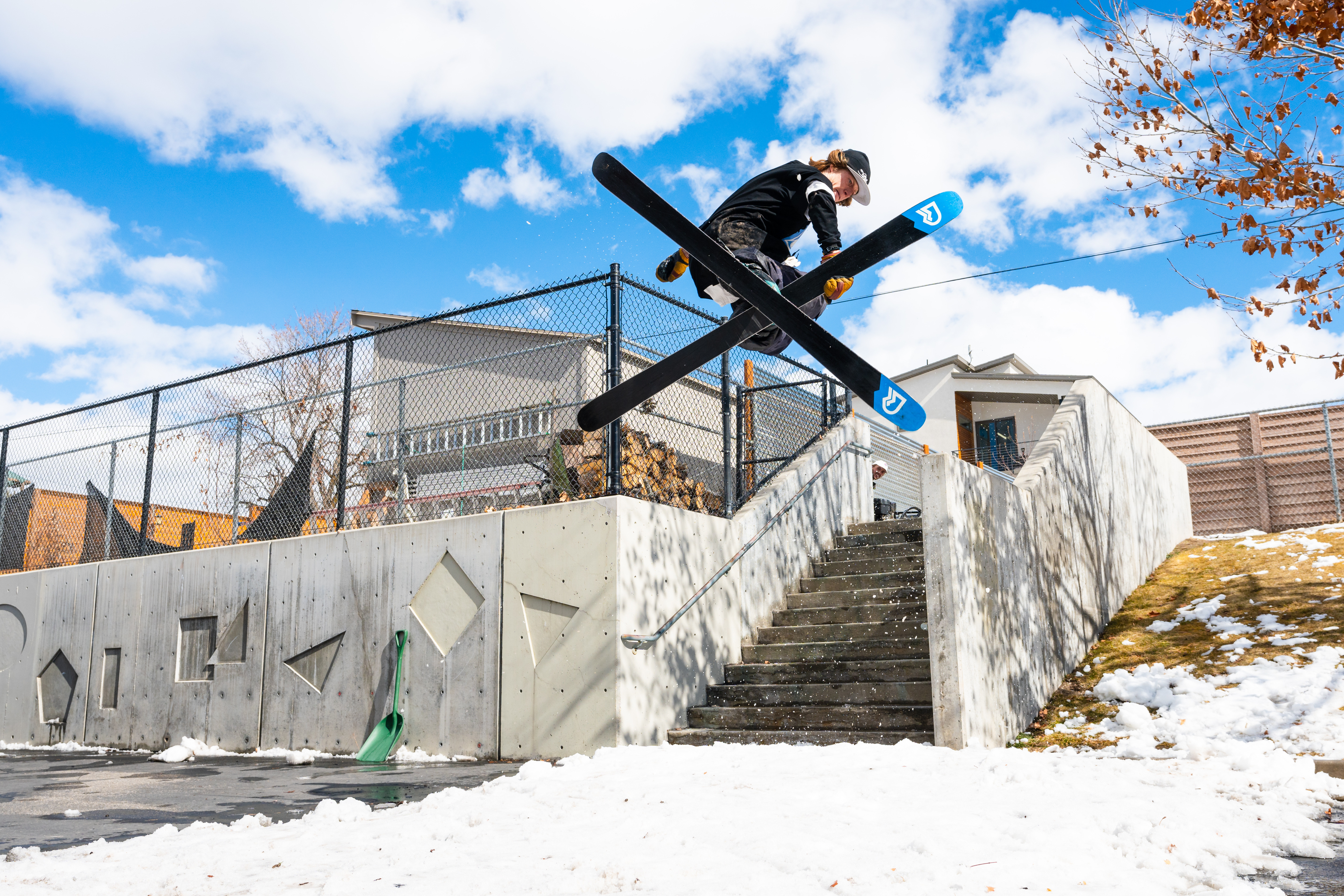 Urban Rail Mute Grab