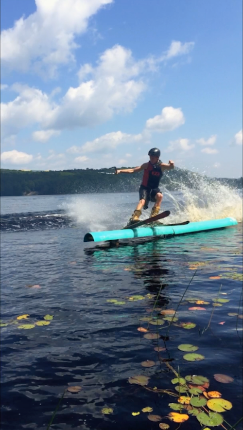 Wakeboard Rail on Snow skis