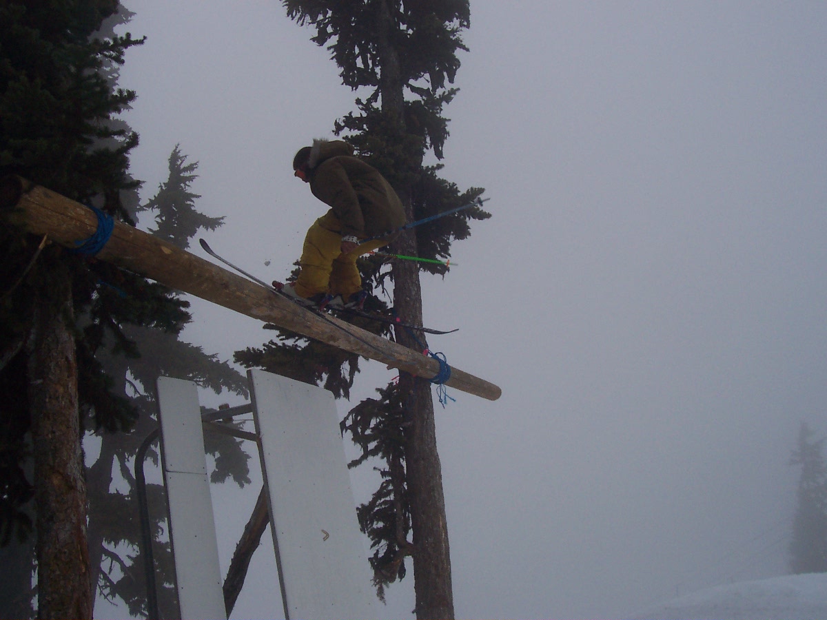 Weird quater pipe to picknick to log jib