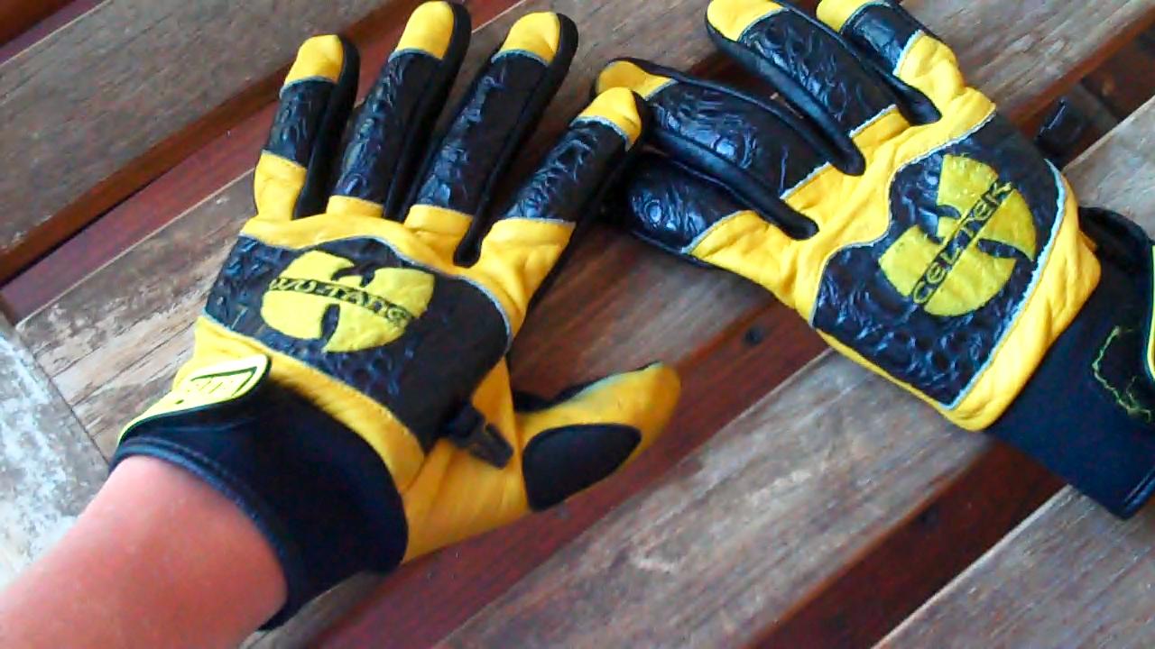 Wu gloves